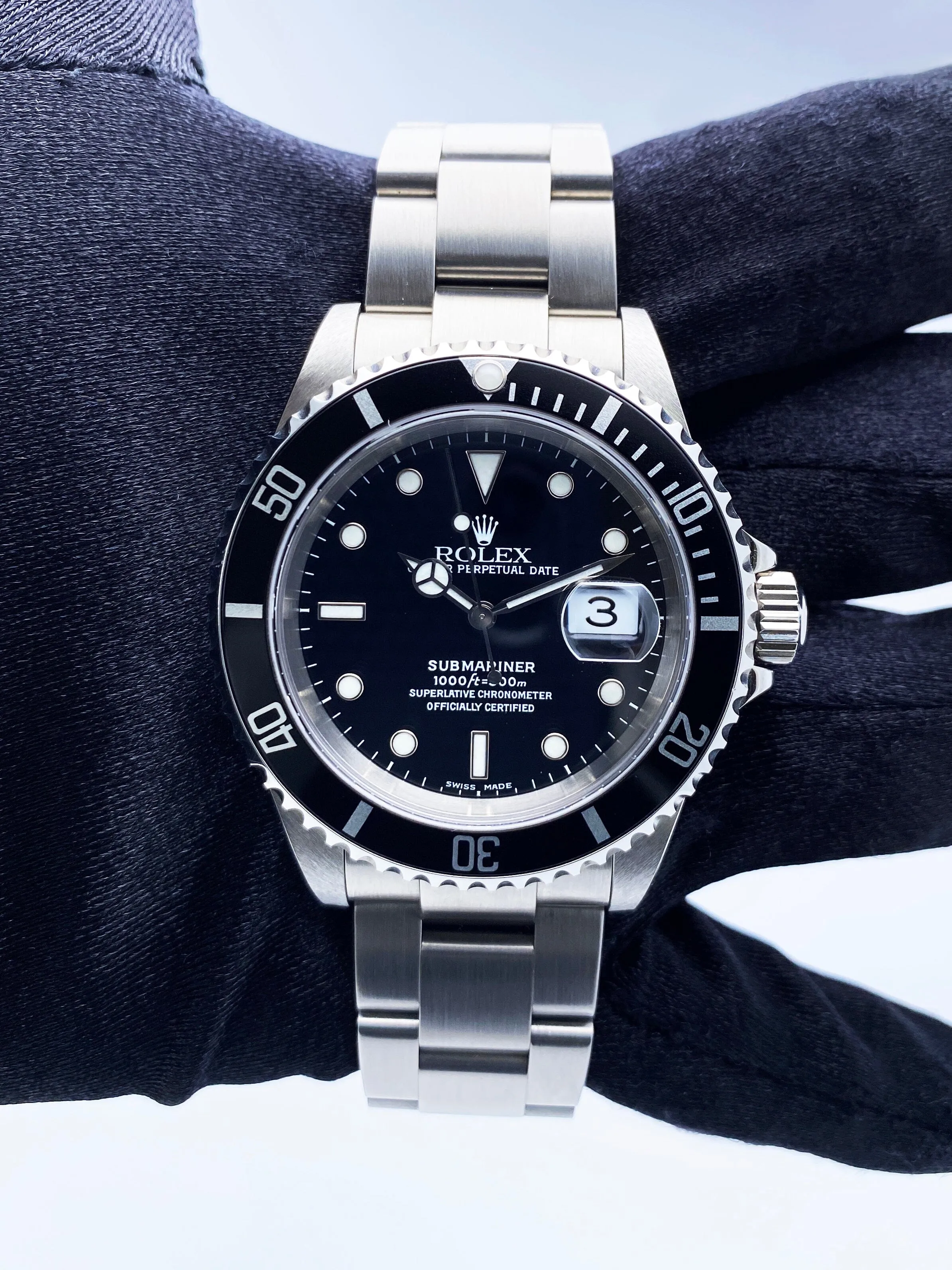 Rolex Submariner Date 16610 Mens Watch Box Papers
